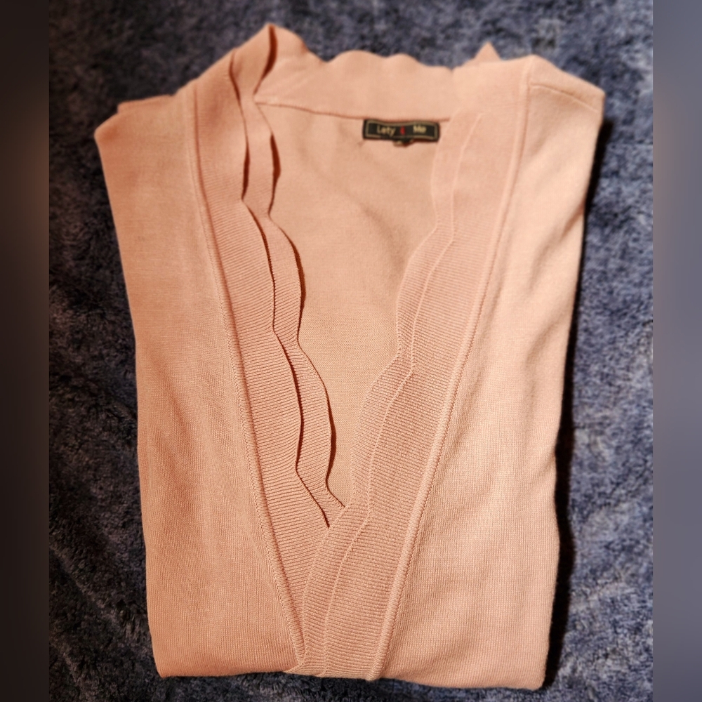 Ladies pink sweater. Longer length. Size 1X. Excellent condition